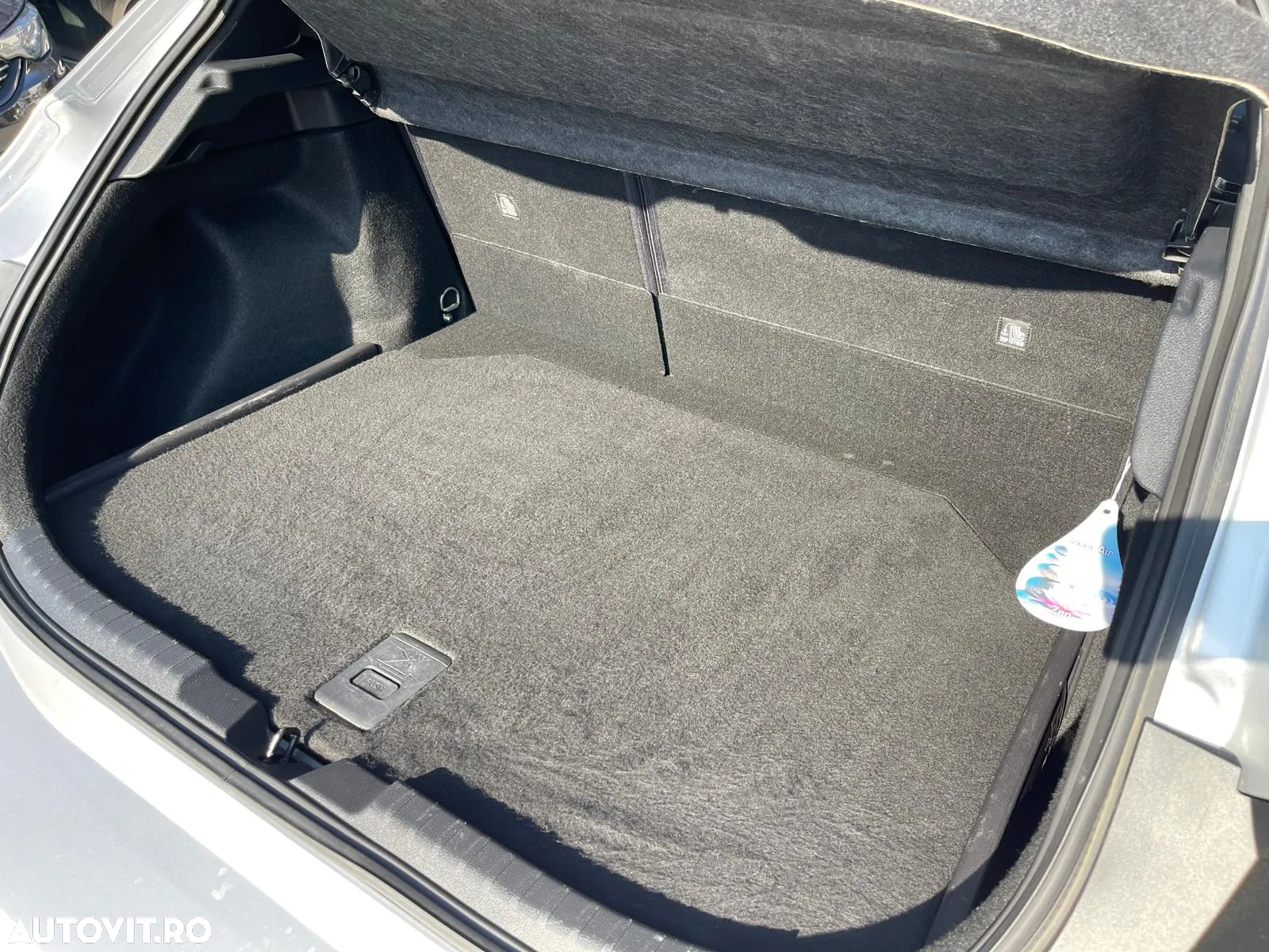 Toyota Corolla 1.8 HSD Dynamic - 12