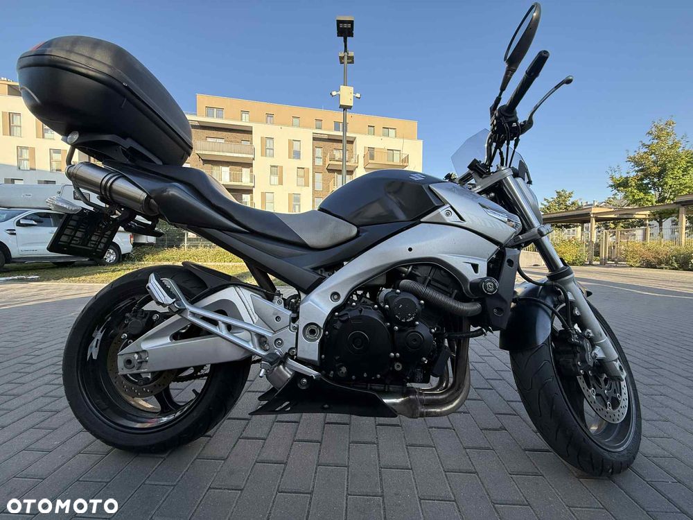 Suzuki GSR - 6