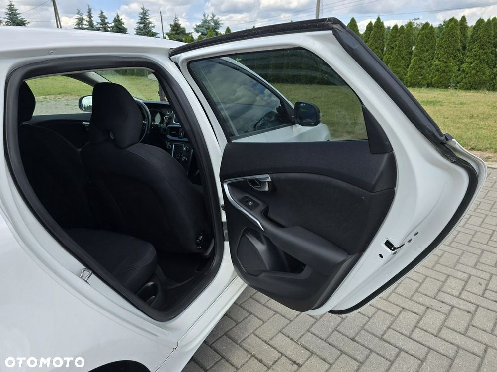 Volvo V40 - 25