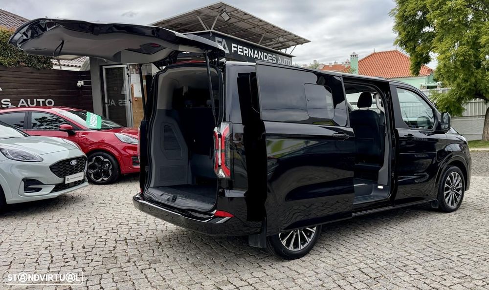 Ford Tourneo Custom - 12