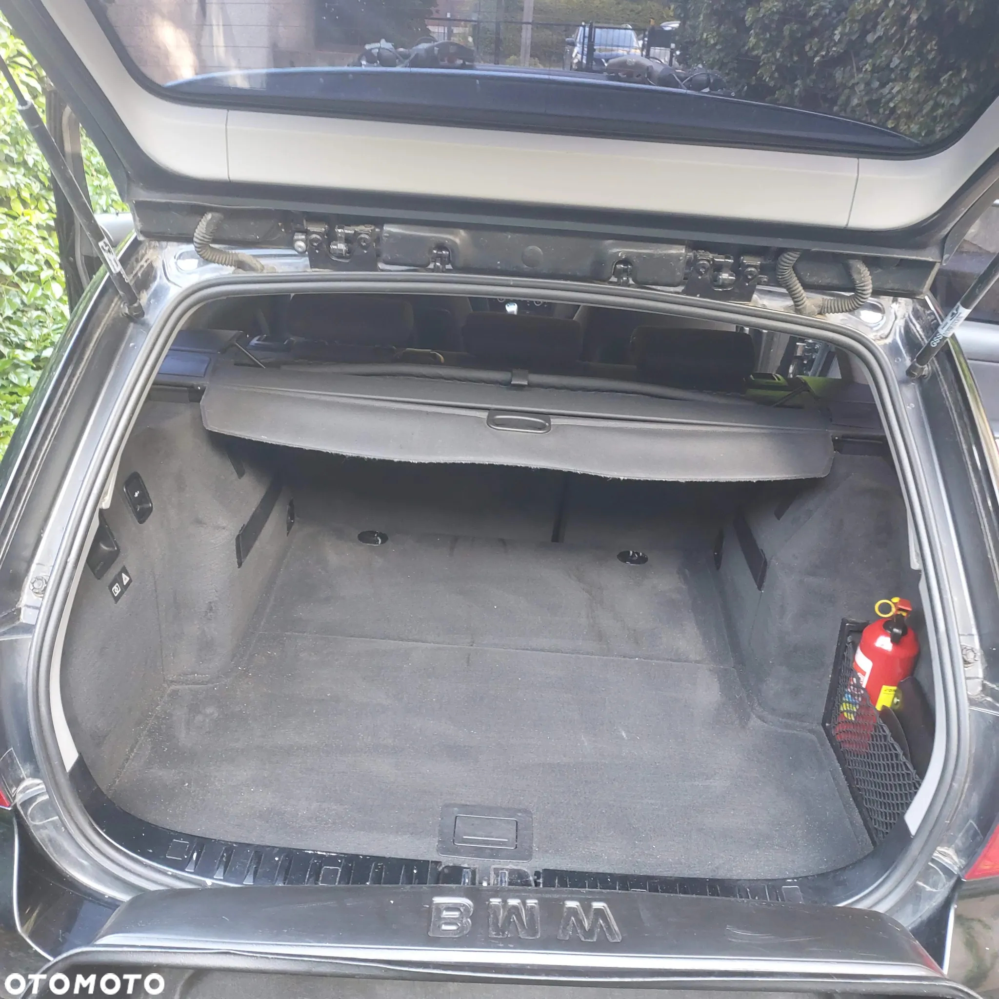 BMW Seria 3 318i Touring - 14