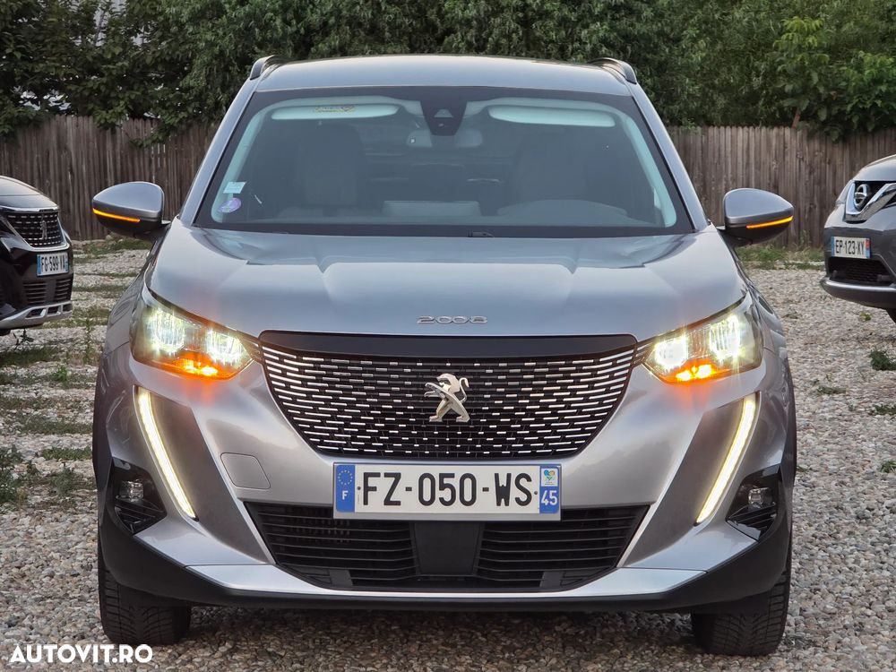 Peugeot 2008 PureTech 130 EAT8 GT - 4