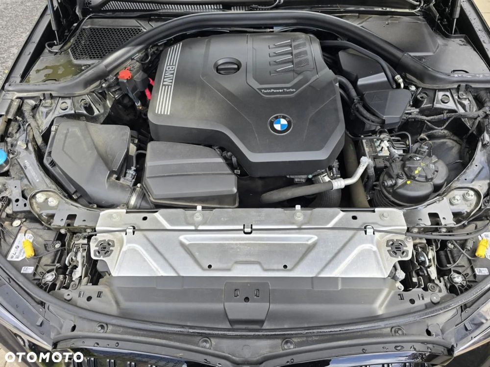 BMW Seria 3 318i M Sport - 9