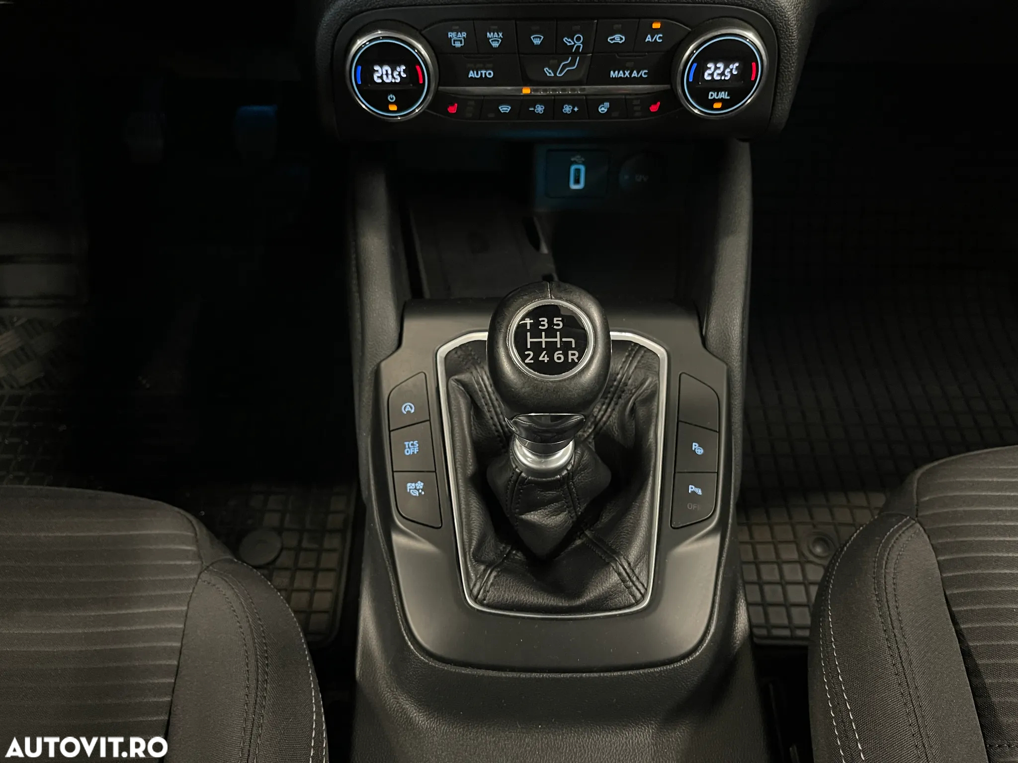 Ford Focus 1.0 EcoBoost Titanium Business - 34
