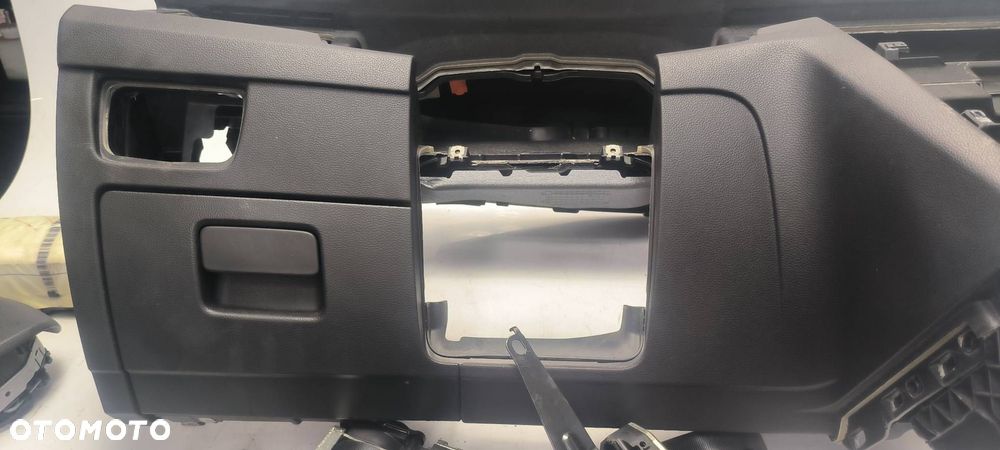 DESKA KOKPIT VOLKSWAGEN PASSAT B8 PODUSZKA PASY - 2