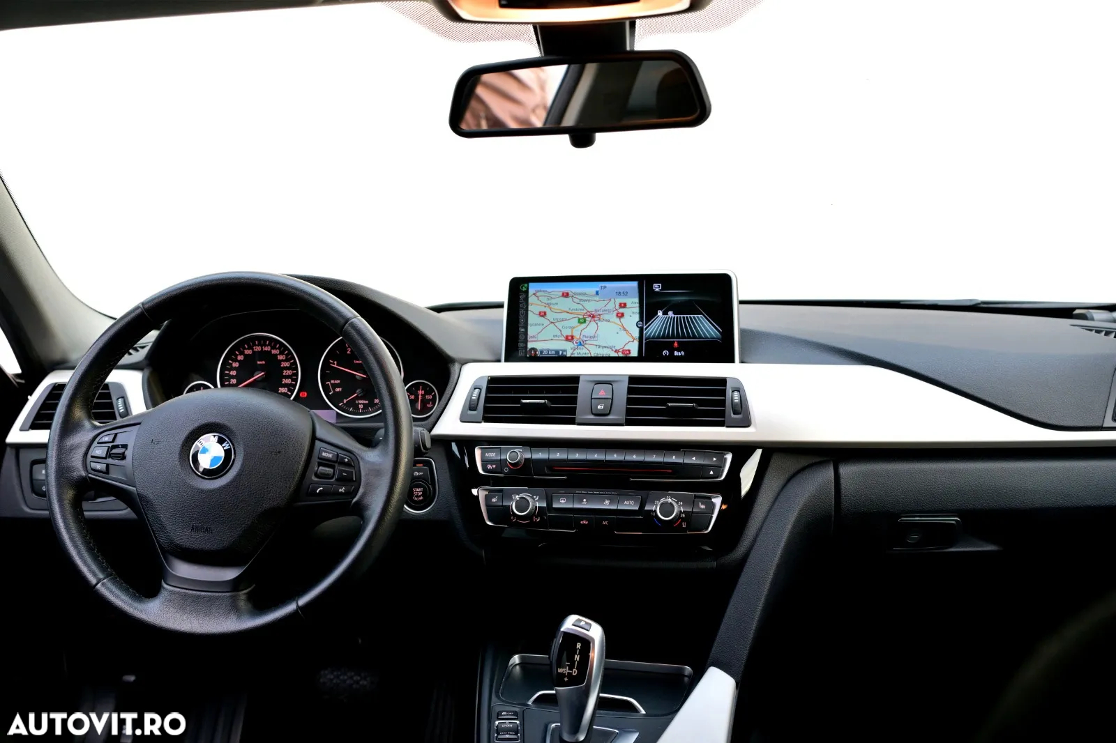 BMW Seria 3 320d Touring xDrive Aut. - 27