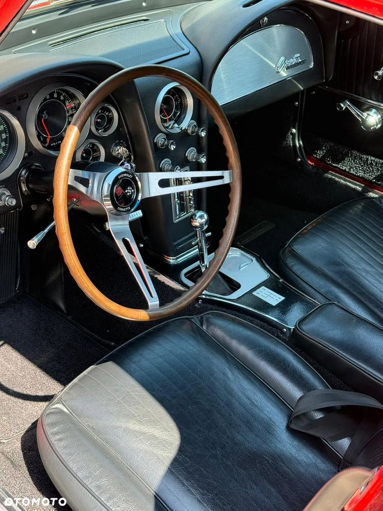 Chevrolet Corvette - 16