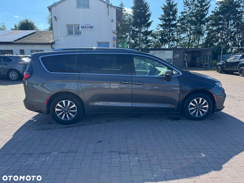 Chrysler Pacifica - 2