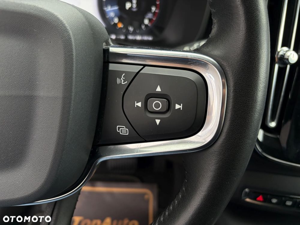 Volvo XC 40 T4 Geartronic Momentum Pro - 24
