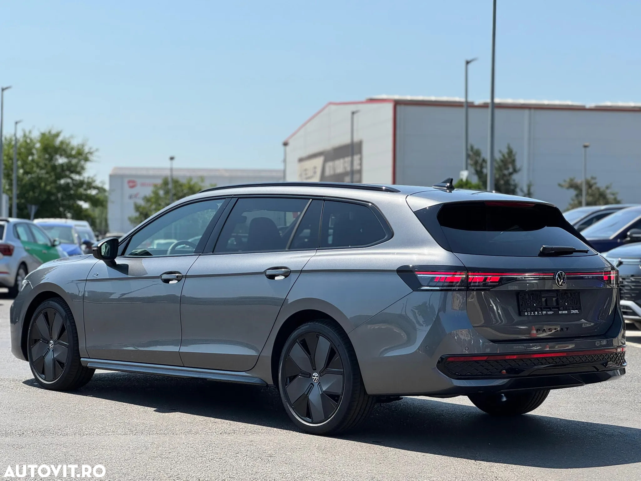 Volkswagen Passat Variant 2.0 TDI 4Motion DSG R-Line - 4