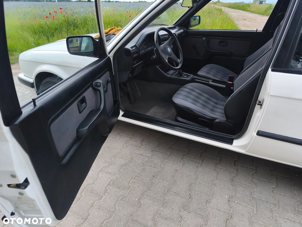 BMW Seria 3 318is - 20