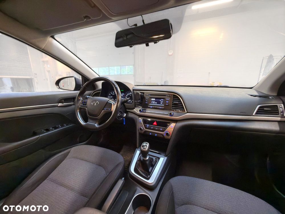 Hyundai Elantra 1.6 Classic Plus - 28