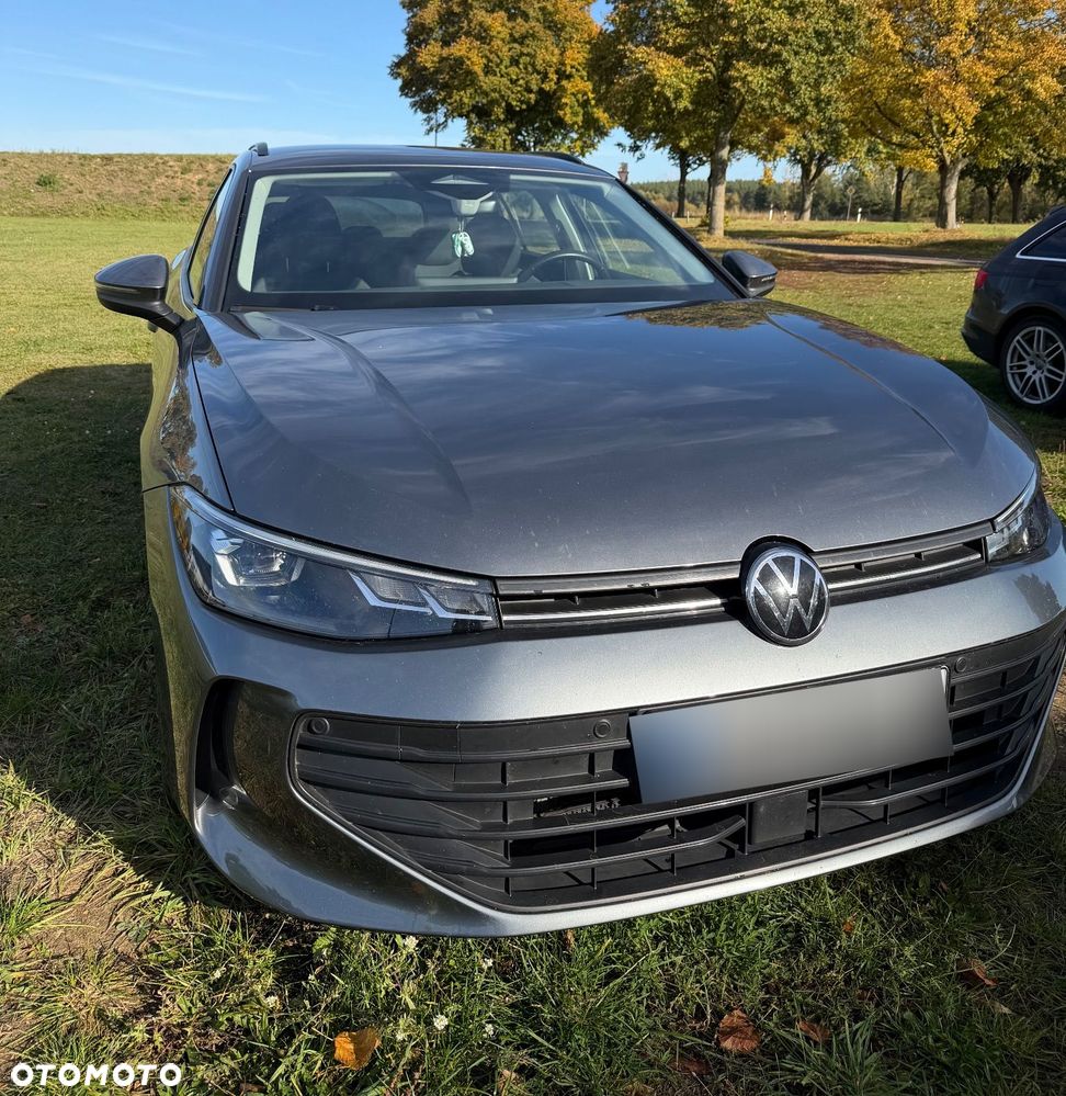 Volkswagen Passat - 1