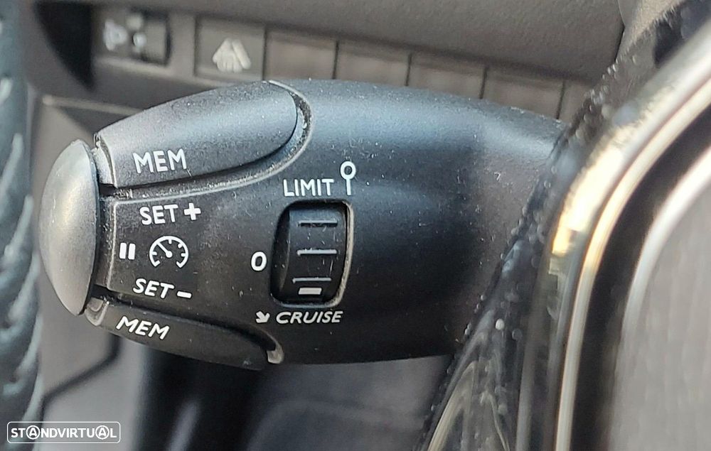 Peugeot e-2008 50 kWh Active Pack - 31