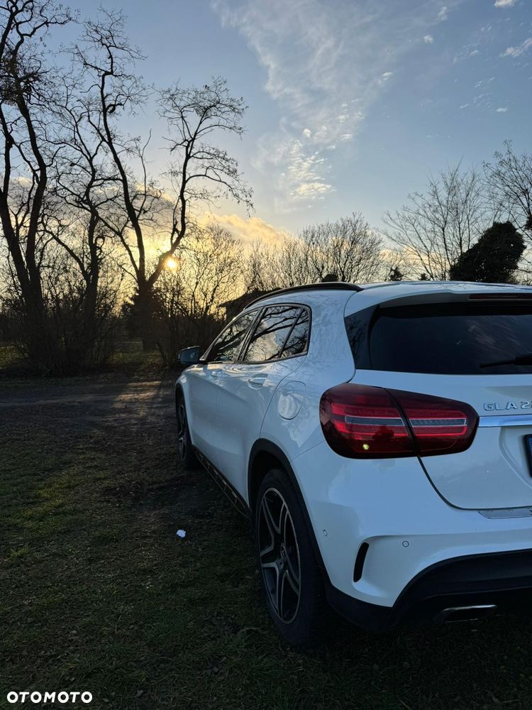 Mercedes-Benz GLA - 4