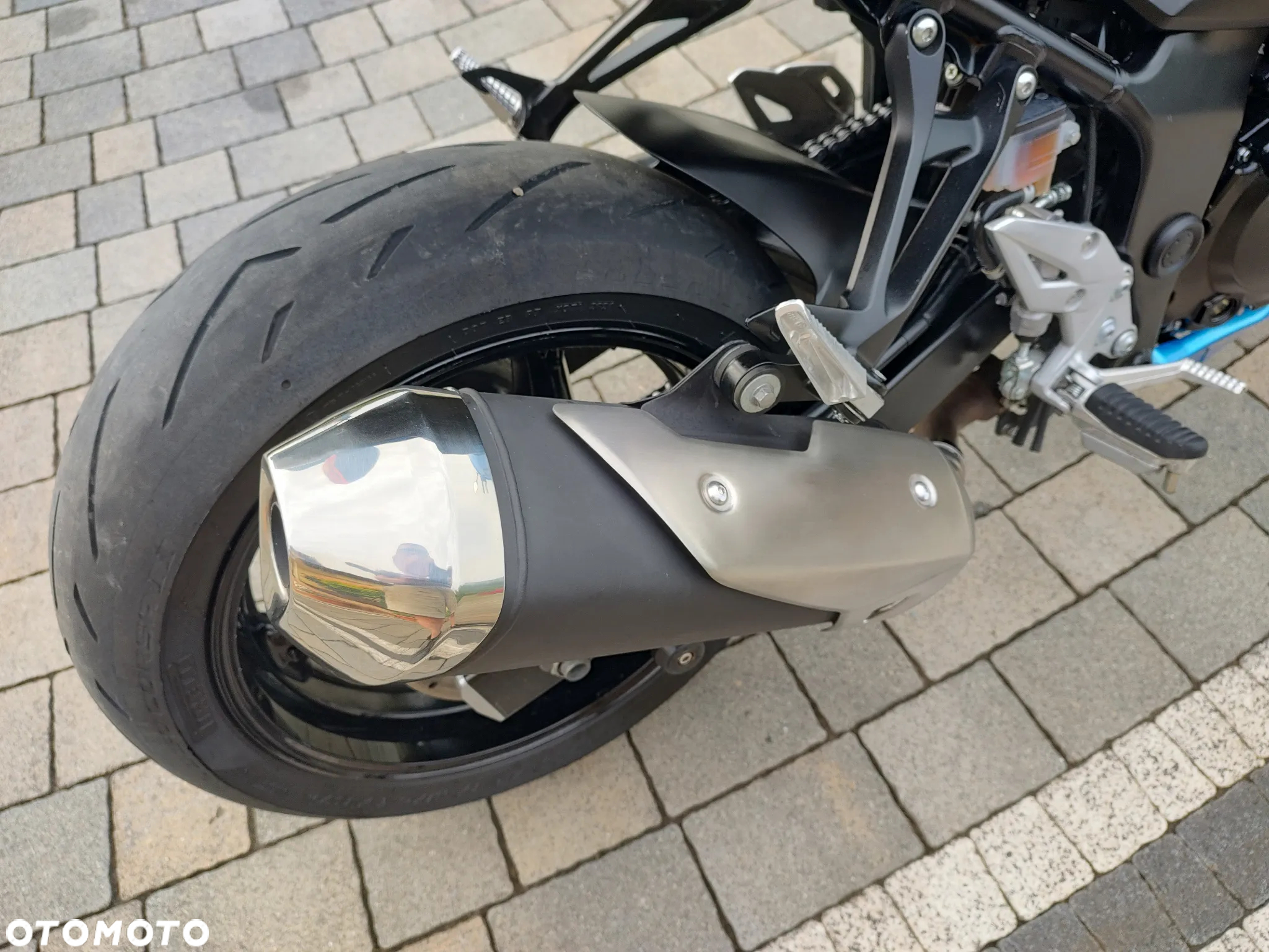 Suzuki GSR - 20