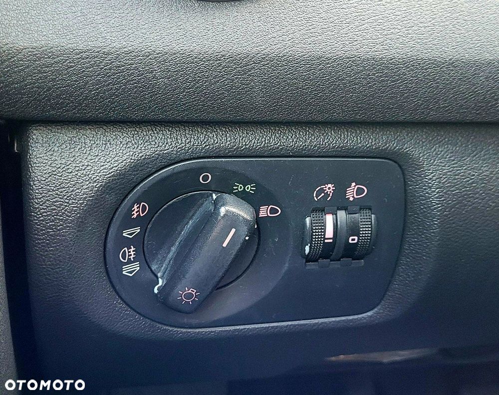 Audi A3 3-drzwiowe 1.6 FSI Attraction - 11