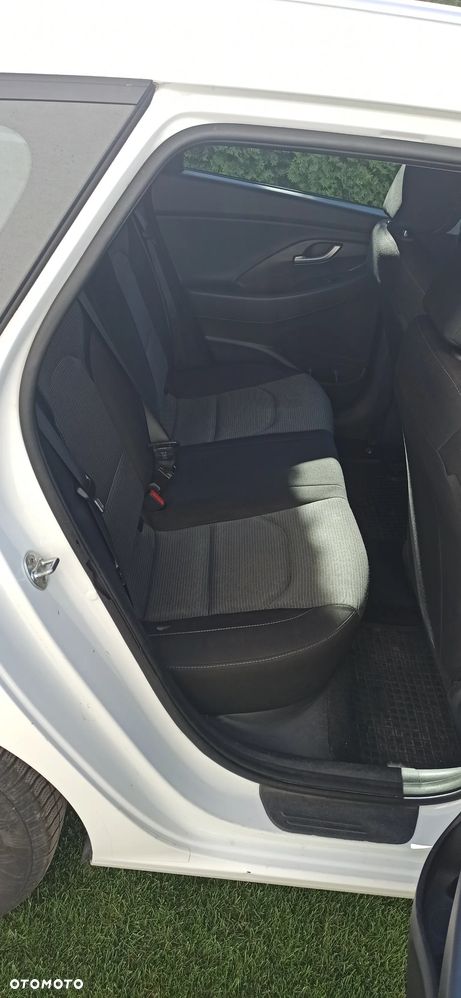 Hyundai i30 1.6 D Classic + - 9