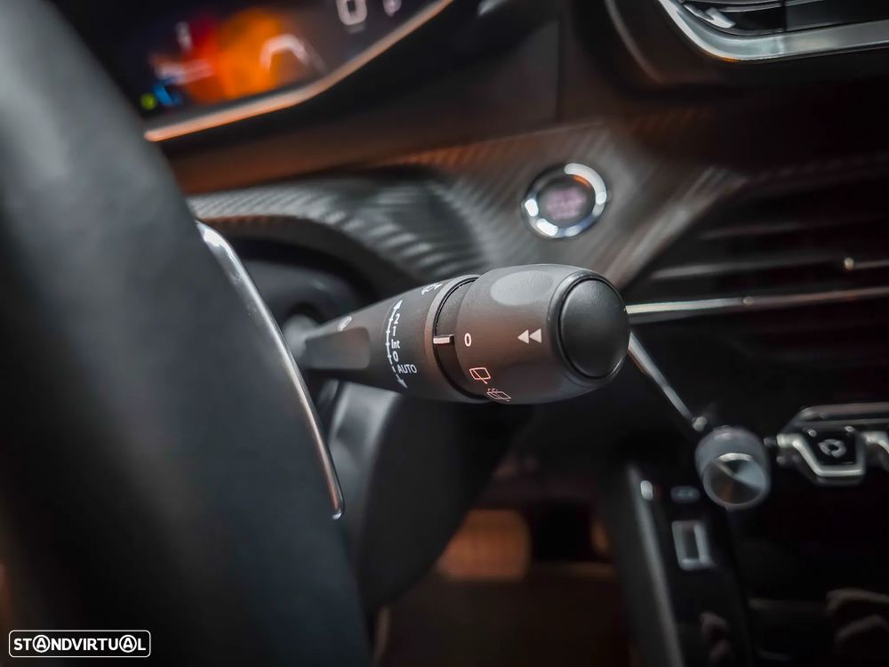 Peugeot 2008 PureTech 130 EAT8 Allure - 28