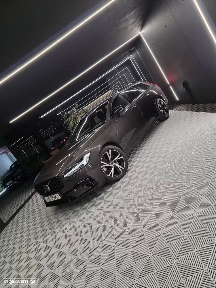 Volvo V90 2.0 T6 PHEV R-Design AWD — fotografia 4