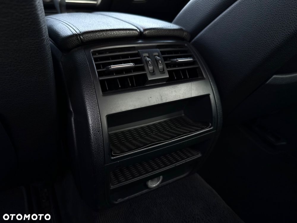 BMW Seria 5 525d - 23