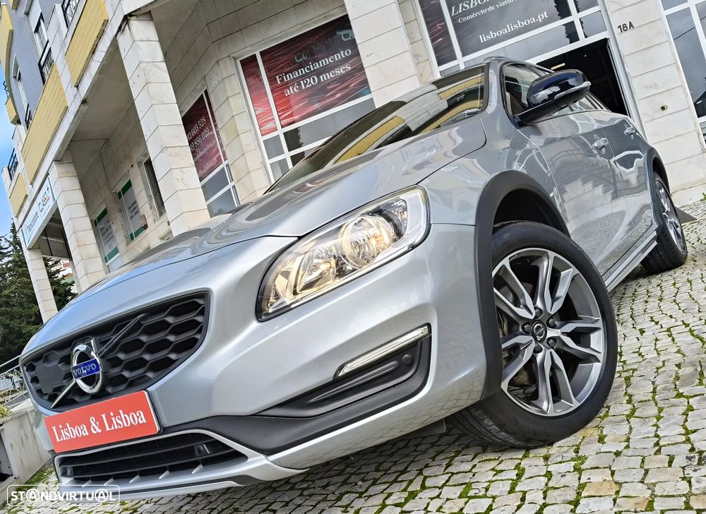 Volvo V60 Cross Country 2.0 D3 Momentum - 1