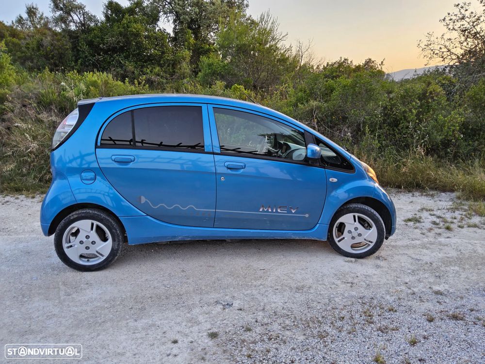 Mitsubishi i-MiEV Invite - 4