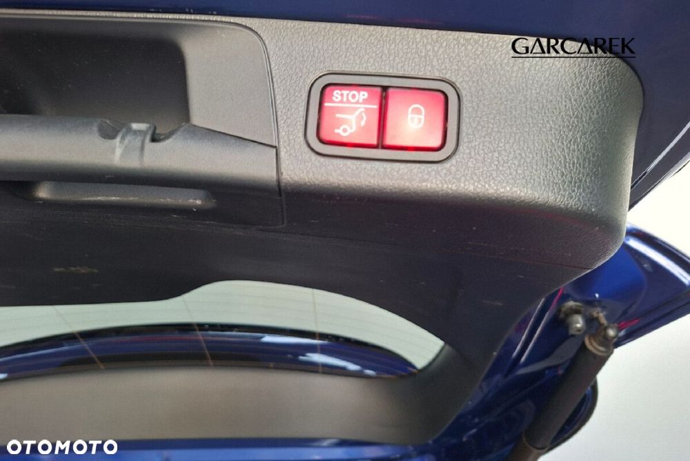 Mercedes-Benz GLB - 11