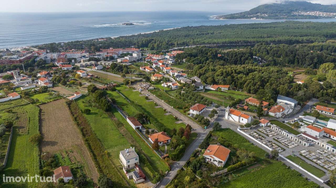 Lote totalmente infraestruturado em Moledo (S.ª Pé da Cruz) - Grande imagem: 2/25
