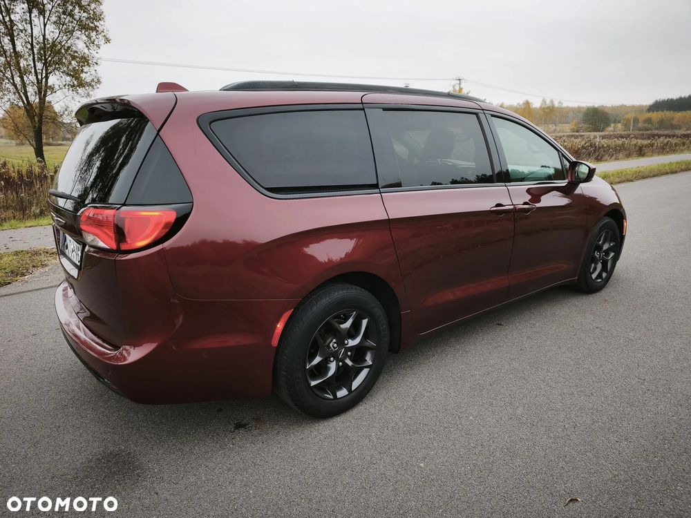 Chrysler Pacifica - 12