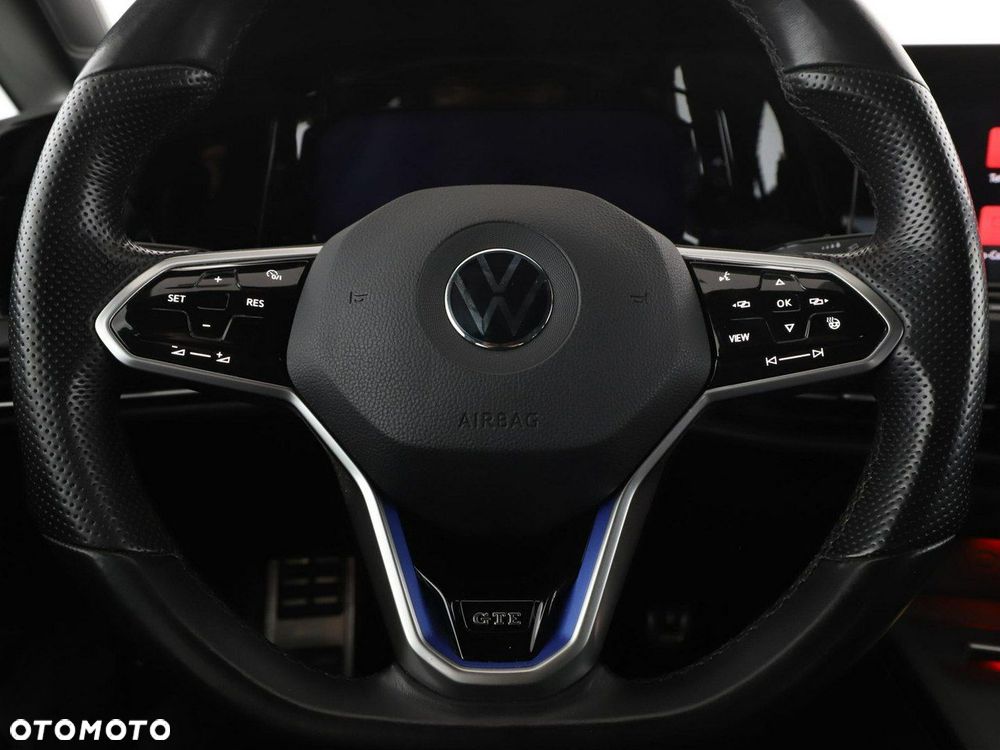 Volkswagen Golf - 22