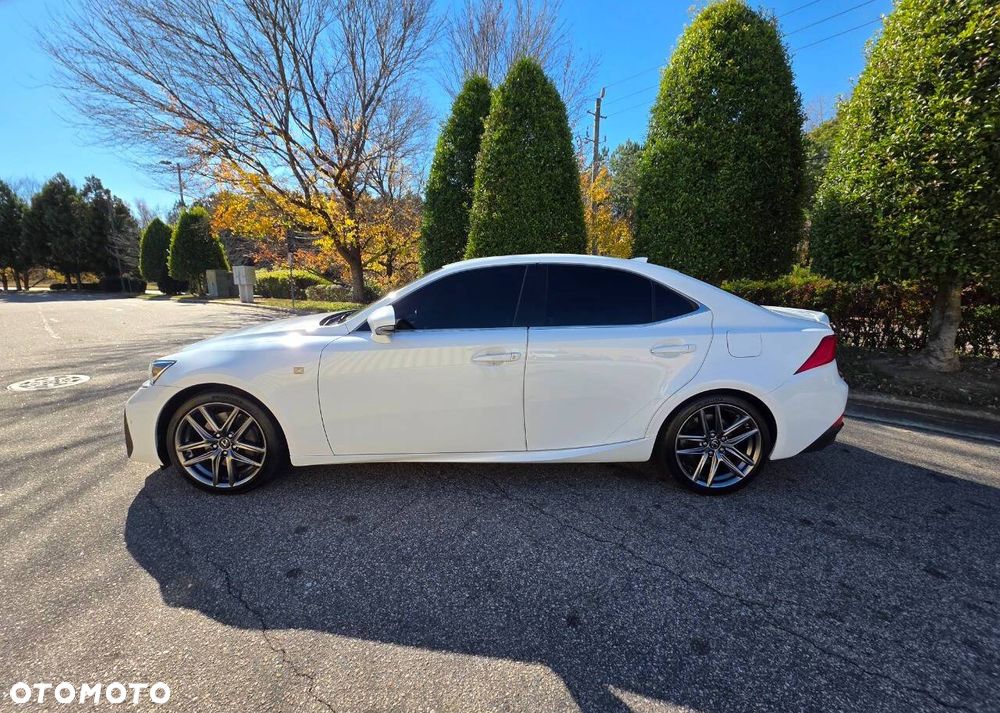 Lexus IS 200t / 300 F Sport - 3