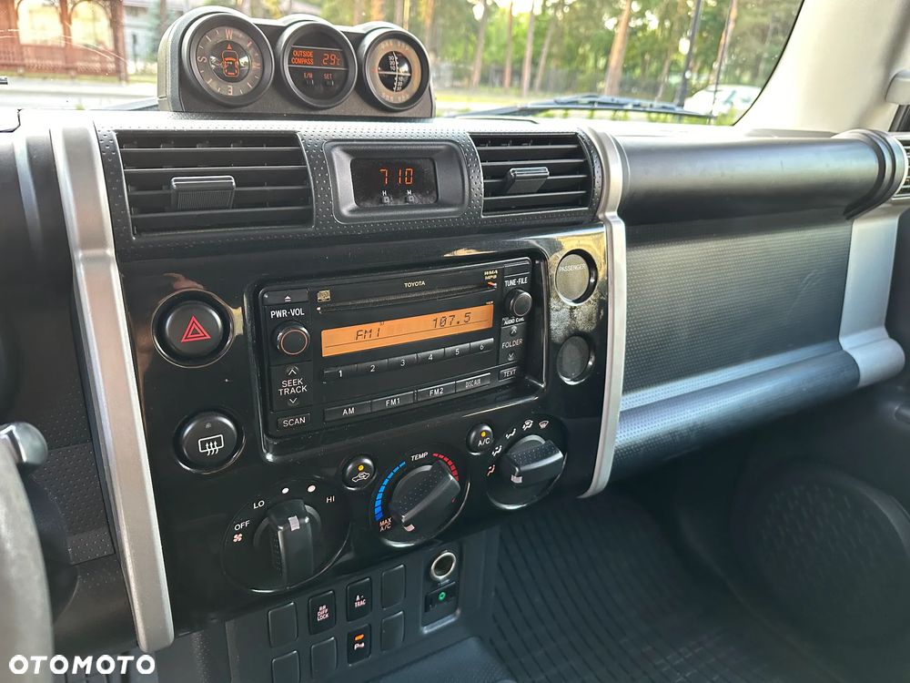 Toyota FJ Cruiser 4.0 4x4 - 25