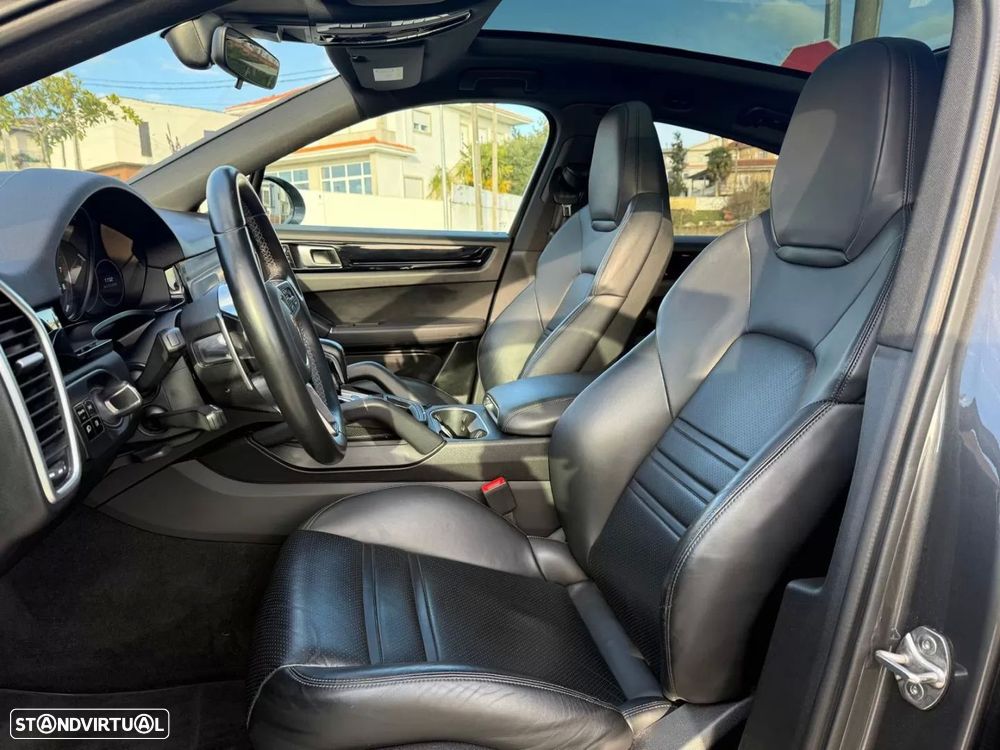 Porsche Cayenne Coupé E-Hybrid - 8