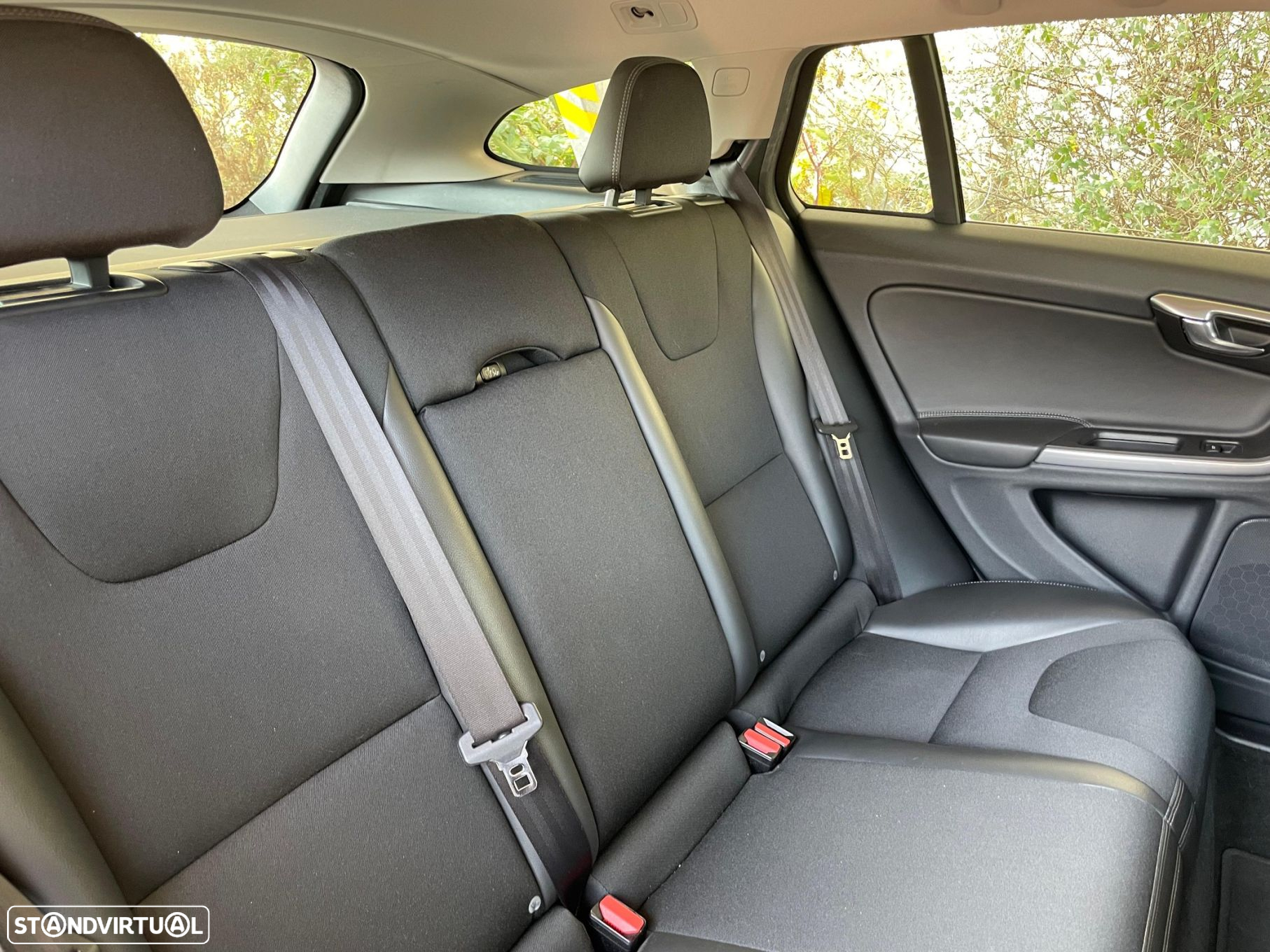 Volvo V60 2.4 D6 Momentum AWD Phev - 10