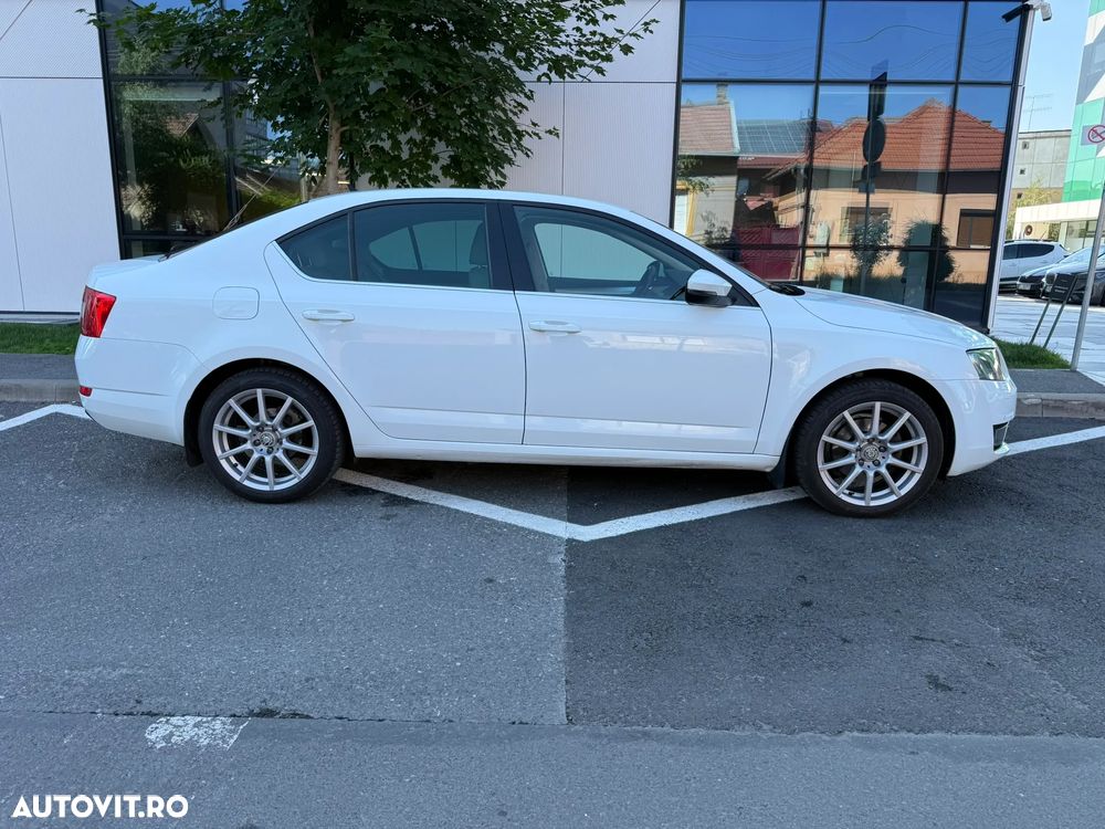 Skoda Octavia 2.0 TDI DSG Style - 3