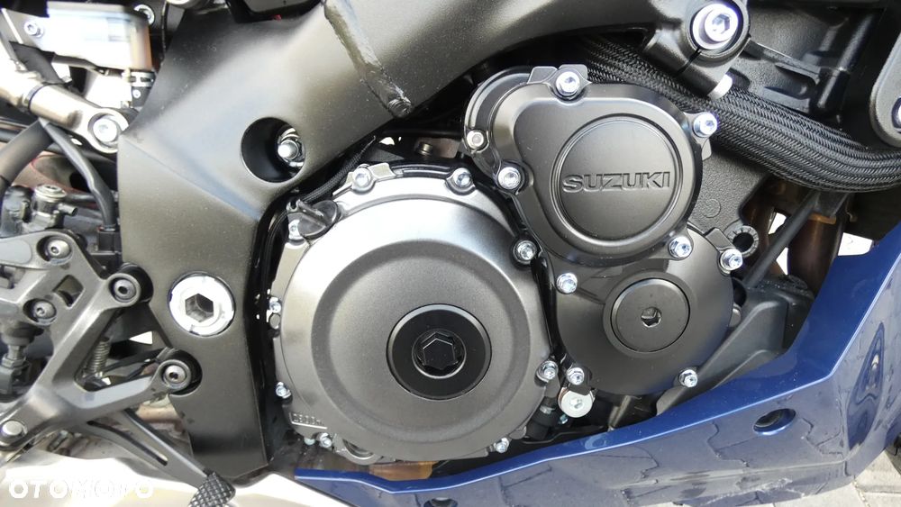 Suzuki GSX - 13