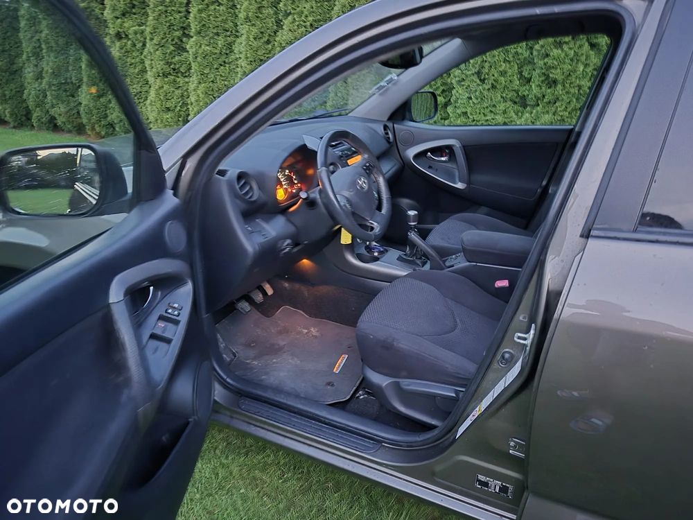 Toyota RAV4 2.2 D-4D 4x4 - 18