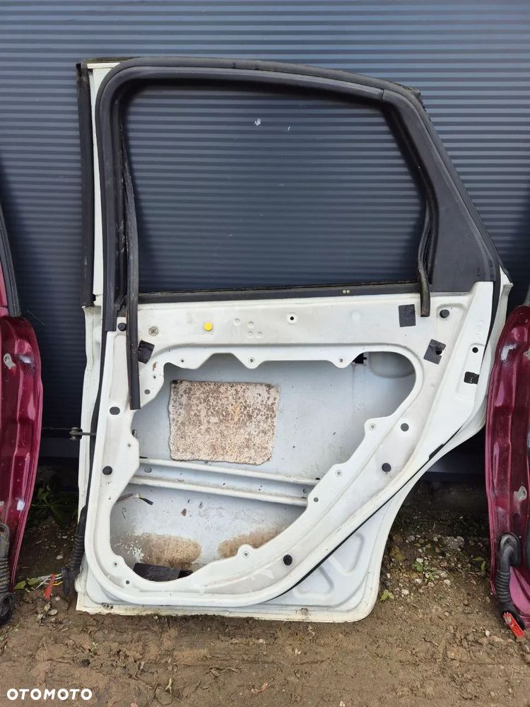 FORD FOCUS MK2 HATCHBACK DRZWI / KLAPA / MASKA / ZDERZAK - 29