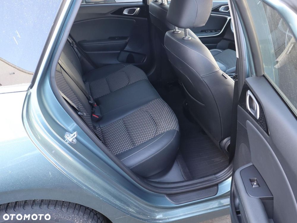 Kia Ceed - 11