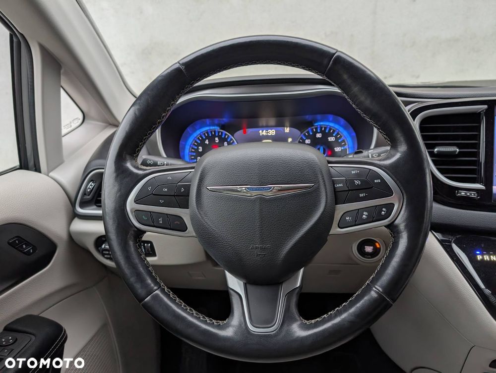 Chrysler Pacifica - 15