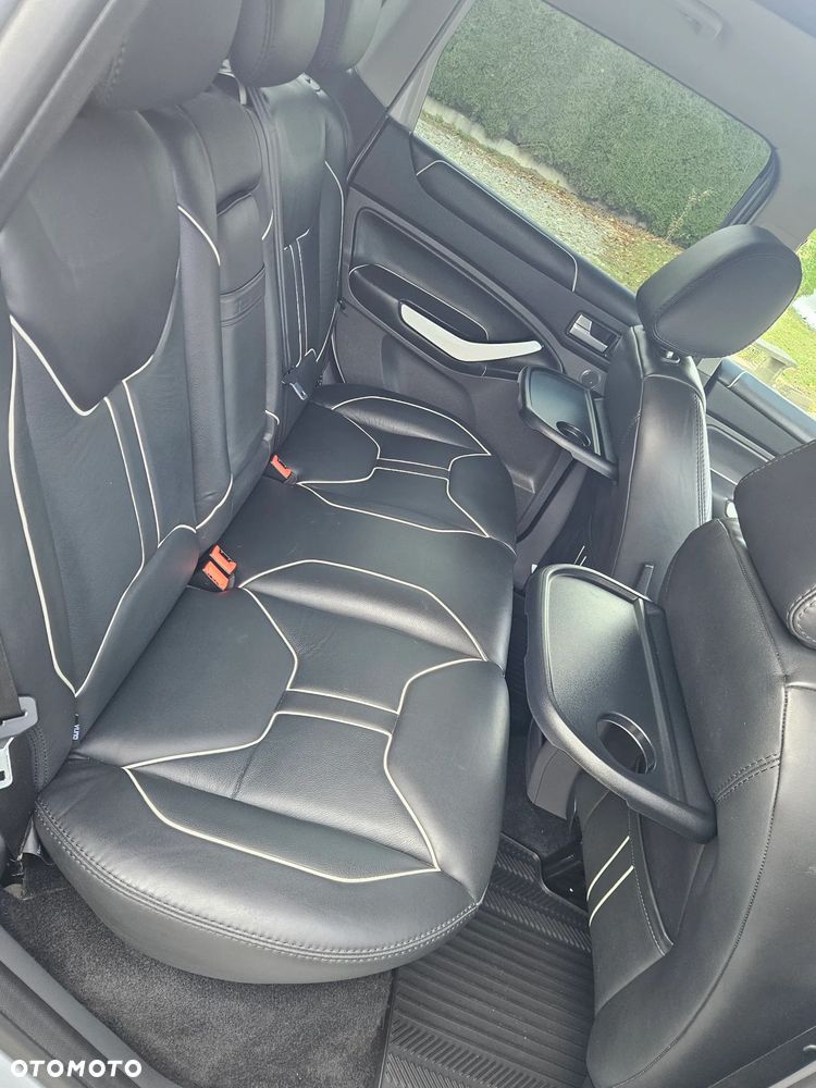 Ford Kuga - 34