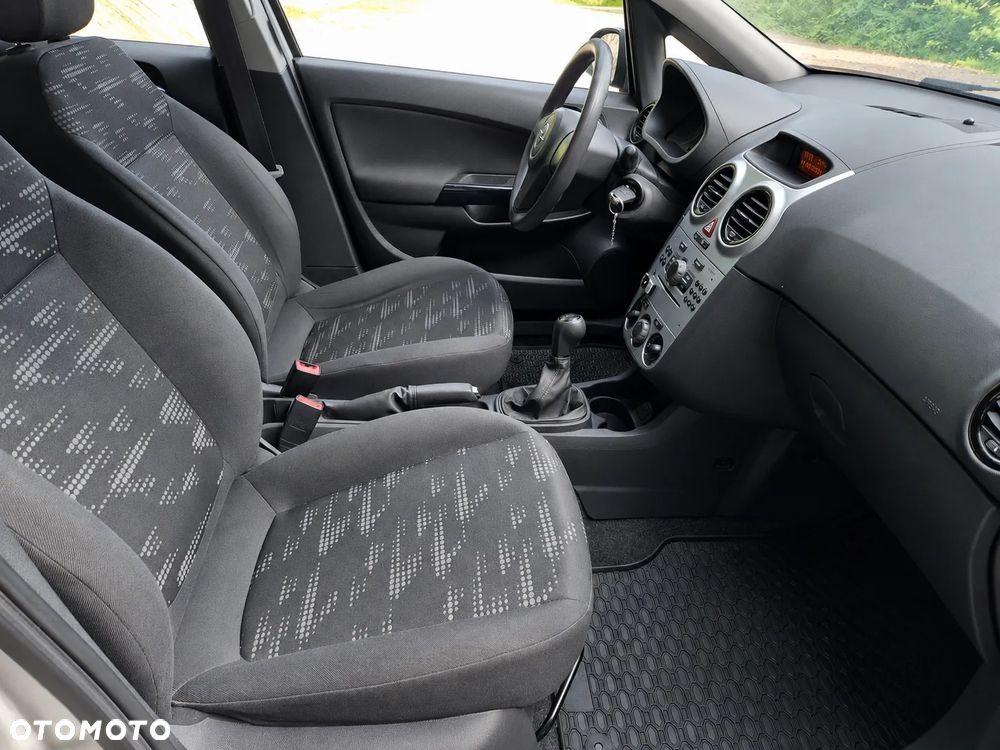 Opel Corsa 1.2 16V Essentia - 8
