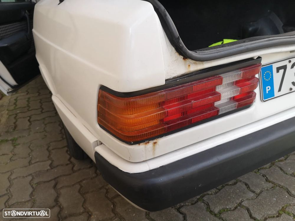 Mercedes-Benz W201 (1982-1993) 190 D 2.0 - 10