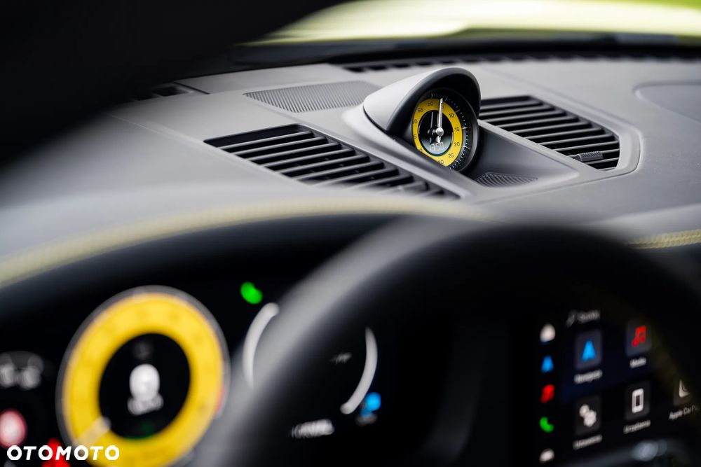 Porsche 911 Carrera T-Hybrid 4 GTS - 19