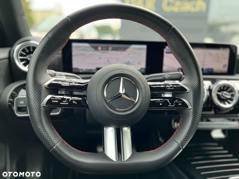 Mercedes-Benz Klasa A 220 4-Matic AMG Line 8G-DCT - 14