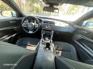 Jaguar XE 2.0 D R-Sport - 33