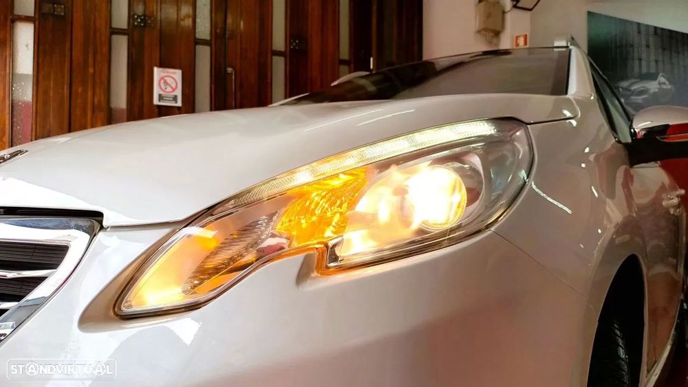 Peugeot 2008 1.2 PureTech Allure - 21