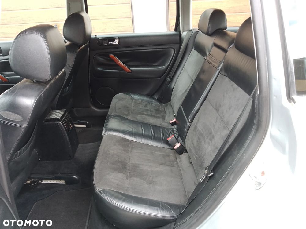 Volkswagen Passat 1.9 TDI Highline - 13