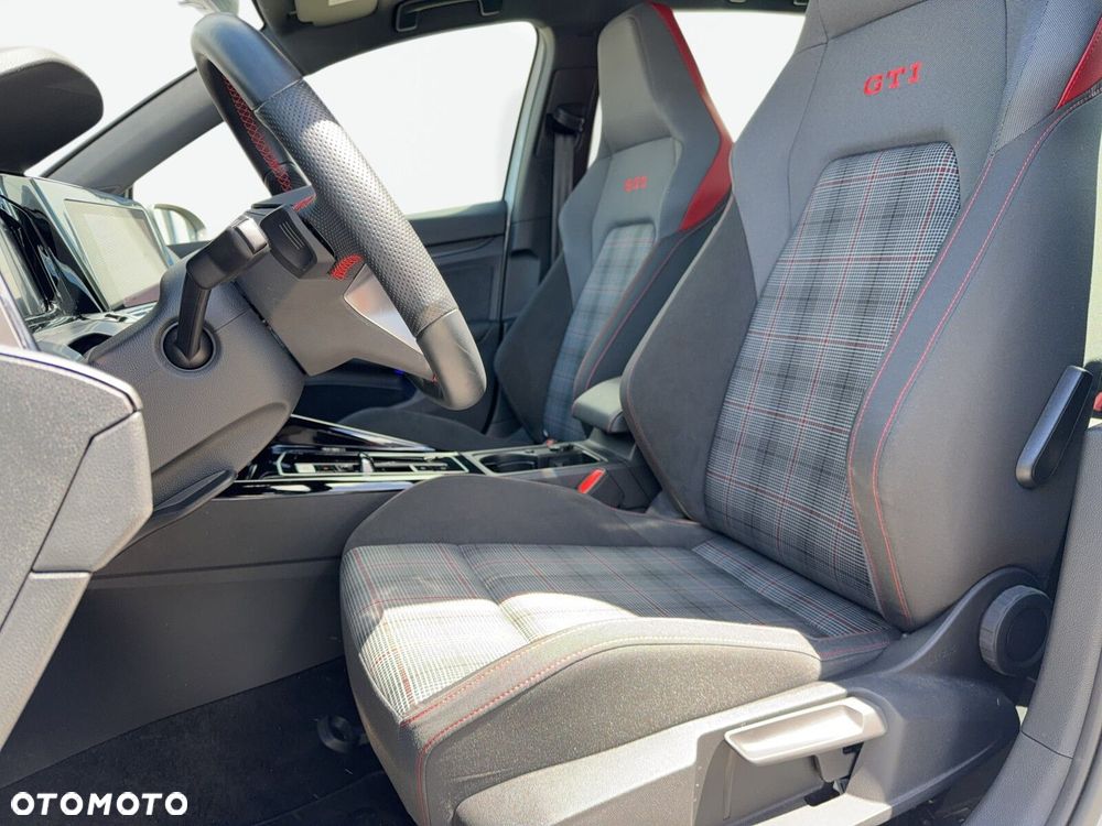 Volkswagen Golf - 11